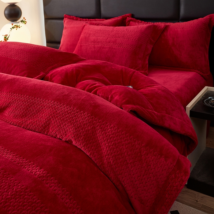 91家纺网 家纺一手货源 找家纺 绣女坊 2024新款雕花绒-大麦四件套 大麦-大红色