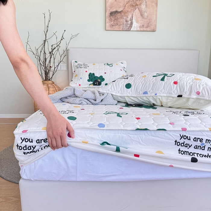 91家纺网 家纺一手货源 找家纺 兜米家居 2024新款云朵水洗纱夹棉单品床笠 多巴胺狗狗