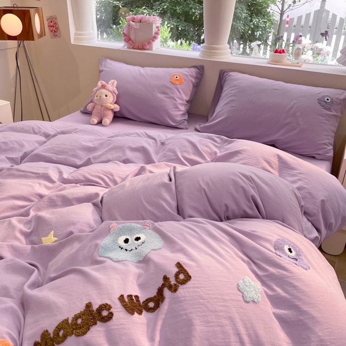 91家纺网 家纺一手货源 找家纺 葡萄家 2024新款毛巾绣水洗云朵棉萌系小怪兽四件套 小怪兽-香芋紫