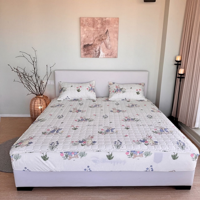 91家纺网 家纺一手货源 找家纺 兜米家居 2024新款云朵水洗纱夹棉单品床笠 花丛兔