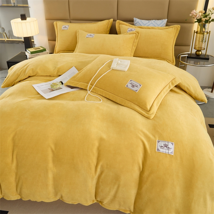 91家纺网 家纺一手货源 找家纺 优姿家纺 2025新款加厚全消光牛奶绒印花四件套 姜黄