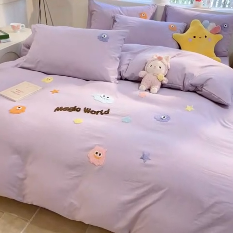 91家纺网 家纺一手货源 找家纺 葡萄家 2024新款毛巾绣水洗云朵棉萌系小怪兽四件套 小怪兽-香芋紫