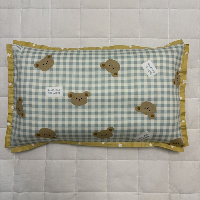 91家纺网 家纺一手货源 找家纺 2024新款A类133x72铂金全棉枕套枕头枕芯七彩童年系列 枕套+枕芯-实拍图 小熊贝拉