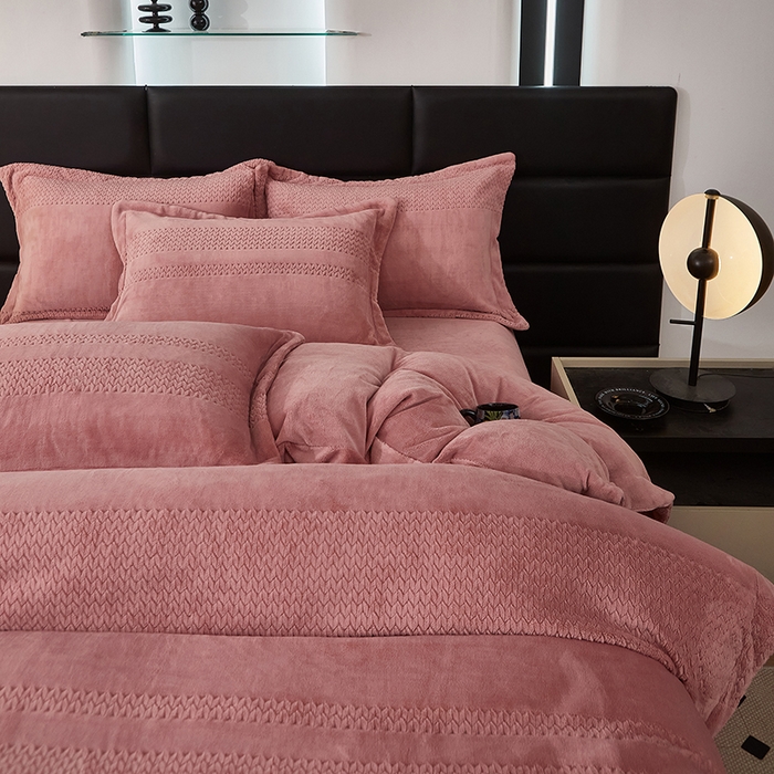 91家纺网 家纺一手货源 找家纺 绣女坊 2024新款雕花绒-大麦四件套 大麦-红豆纱