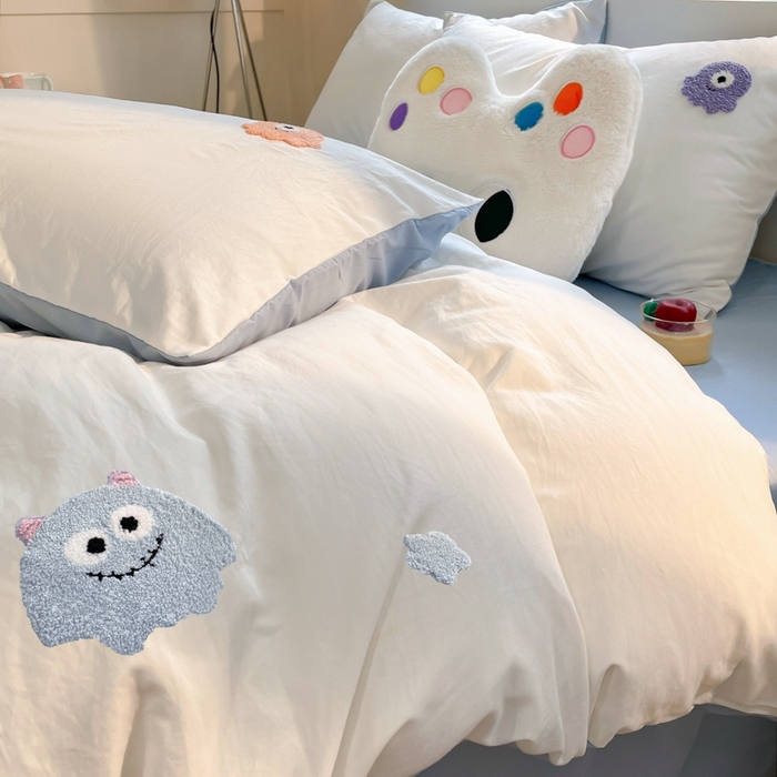 91家纺网 家纺一手货源 找家纺 葡萄家 2024新款毛巾绣水洗云朵棉萌系小怪兽四件套 小怪兽-白蓝