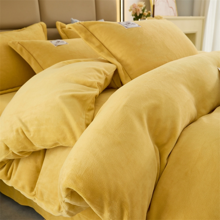 91家纺网 家纺一手货源 找家纺 优姿家纺 2025新款加厚全消光牛奶绒印花四件套 姜黄