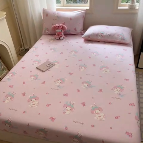 91家纺网 家纺一手货源 找家纺 博雅 2024新款三丽鸥卡通系列全棉印花床笠 花朵美乐蒂