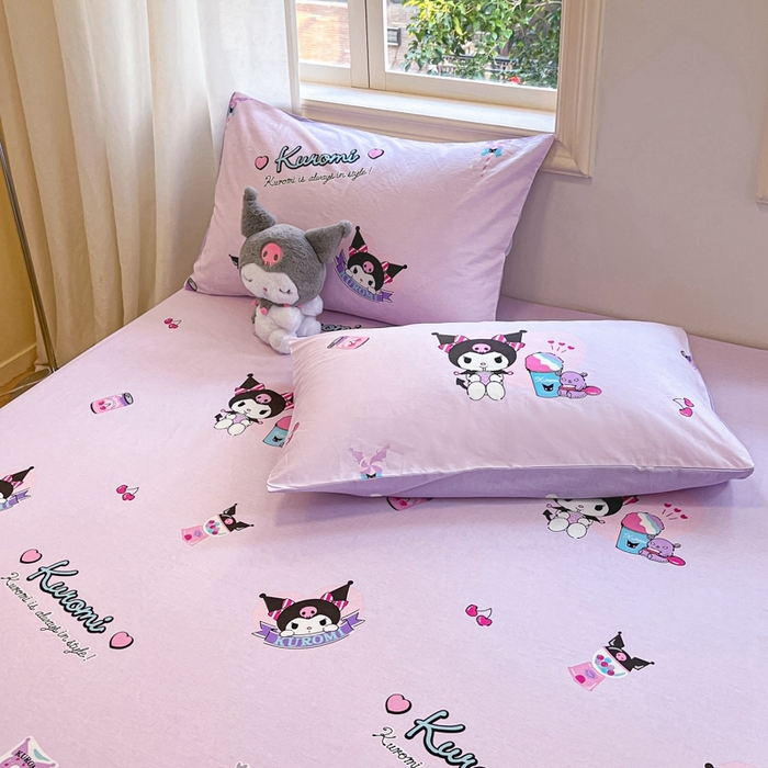 91家纺网 家纺一手货源 找家纺 博雅 2024新款三丽鸥卡通系列全棉印花床笠 库洛米爆米花可乐