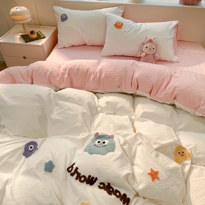 91家纺网 家纺一手货源 找家纺 （总）葡萄家 2024新款毛巾绣水洗云朵棉萌系小怪兽四件套