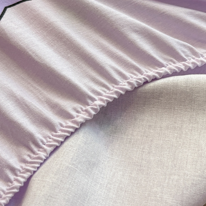 91家纺网 家纺一手货源 找家纺 博雅 2024新款三丽鸥卡通系列全棉印花床笠 草莓库洛米