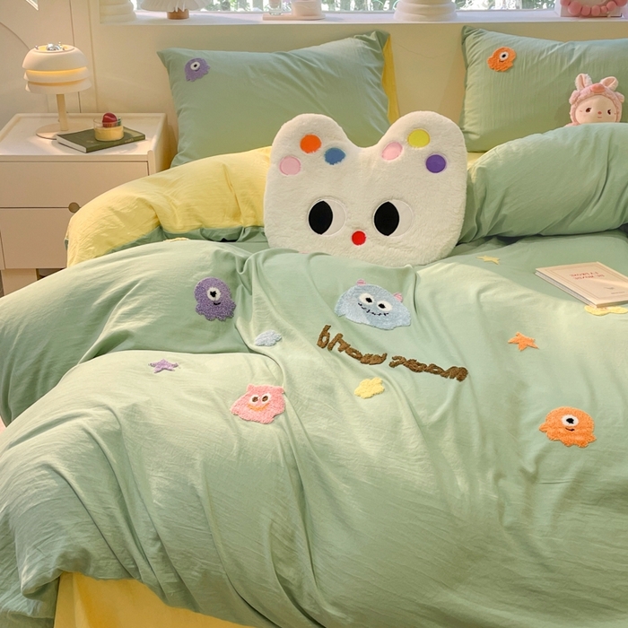 91家纺网 家纺一手货源 找家纺 葡萄家 2024新款毛巾绣水洗云朵棉萌系小怪兽四件套 小怪兽-黄绿