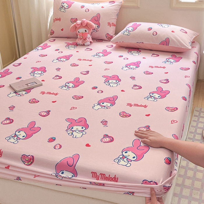 91家纺网 家纺一手货源 找家纺 博雅 2024新款三丽鸥卡通系列全棉印花床笠 爱心草莓美乐蒂