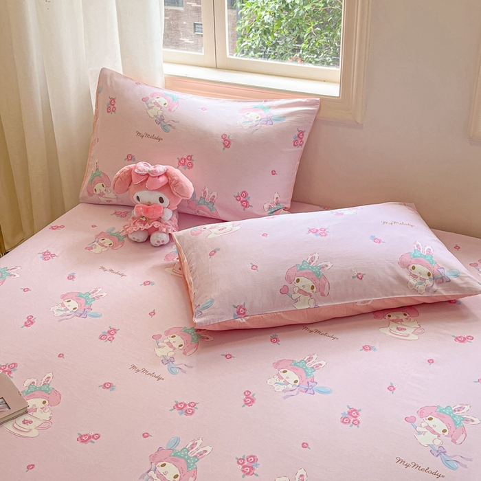 91家纺网 家纺一手货源 找家纺 博雅 2024新款三丽鸥卡通系列全棉印花床笠 花朵美乐蒂