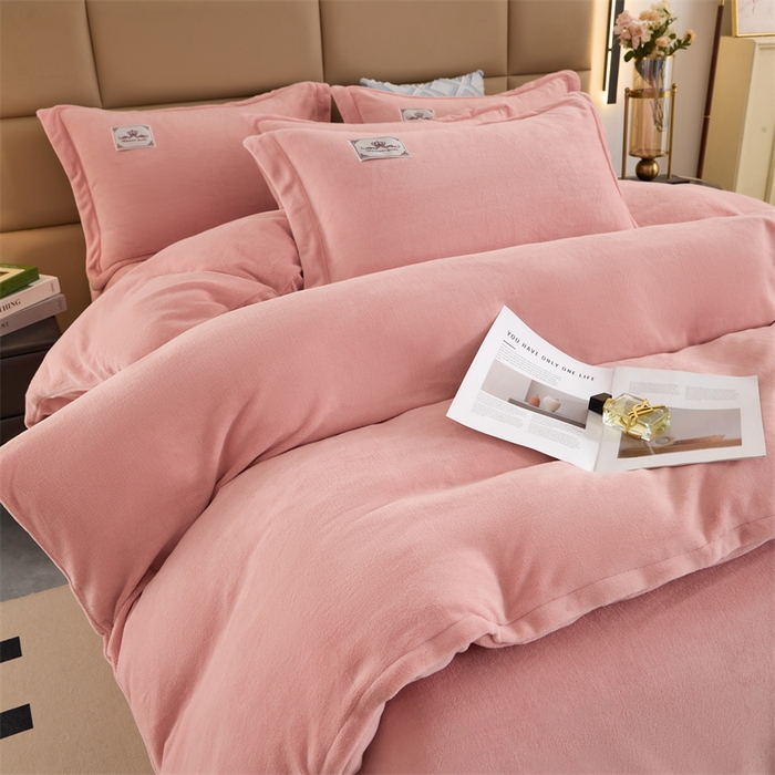 91家纺网 家纺一手货源 找家纺 优姿家纺 2025新款加厚全消光牛奶绒印花四件套 淡粉玉