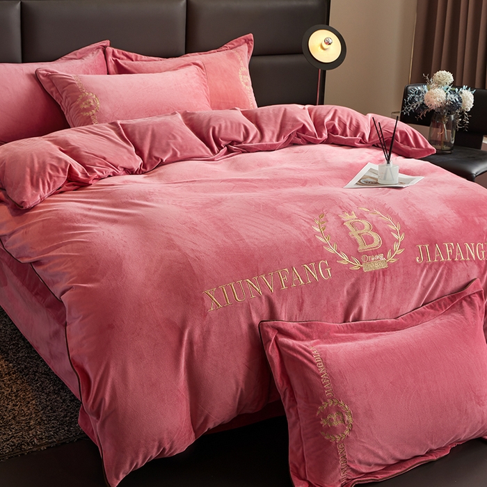 91家纺网 家纺一手货源 找家纺 绣女坊 2024新款高克重宝宝绒四件套 眷恋-红豆沙