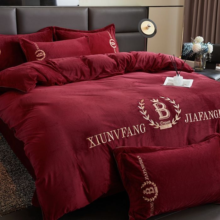 91家纺网 家纺一手货源 找家纺 绣女坊 2024新款高克重宝宝绒四件套 眷恋-酒红色