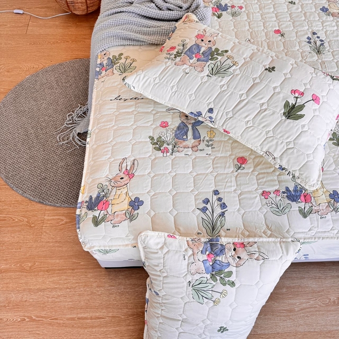 91家纺网 家纺一手货源 找家纺 兜米家居 2024新款云朵水洗纱夹棉单品床笠 花丛兔