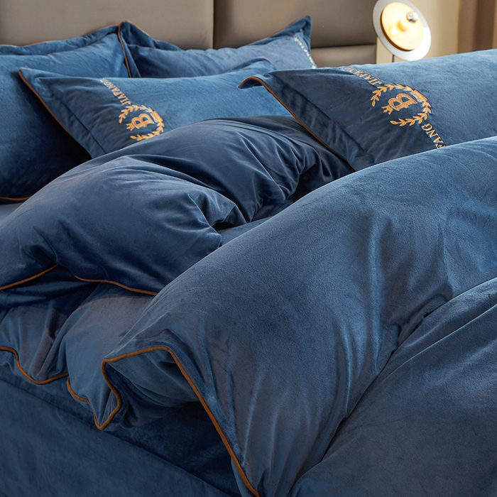 91家纺网 家纺一手货源 找家纺 绣女坊 2024新款高克重宝宝绒四件套 眷恋-蓝色