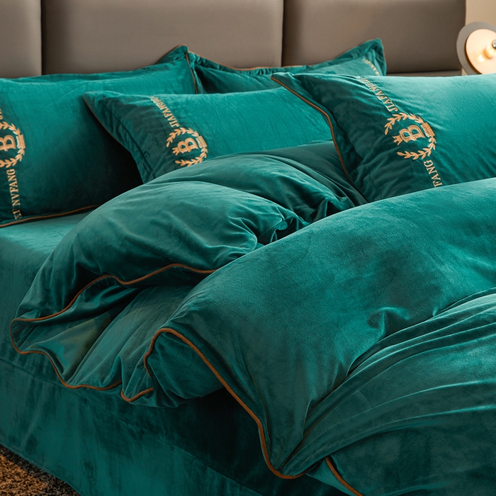 91家纺网 家纺一手货源 找家纺 绣女坊 2024新款高克重宝宝绒四件套 眷恋-绿色