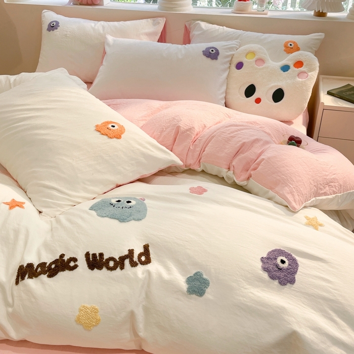 91家纺网 家纺一手货源 找家纺 （总）葡萄家 2024新款毛巾绣水洗云朵棉萌系小怪兽四件套