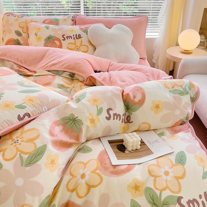 91家纺网 家纺一手货源 找家纺 2024新款全棉加牛奶绒四件套单被套系列-四件套 笑脸草莓