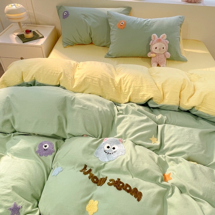 91家纺网 家纺一手货源 找家纺 葡萄家 2024新款毛巾绣水洗云朵棉萌系小怪兽四件套 小怪兽-黄绿