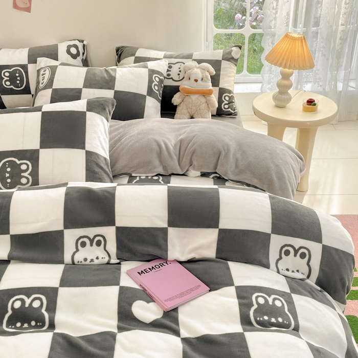 91家纺网 家纺一手货源 找家纺 莱米家纺 2024新款7斤重牛奶绒卡通小版四件套系列 简单时尚