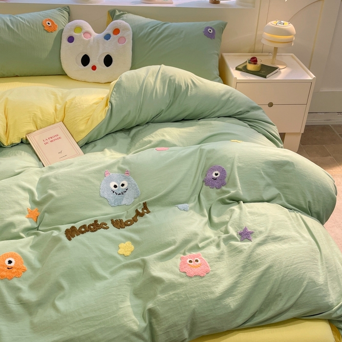 91家纺网 家纺一手货源 找家纺 葡萄家 2024新款毛巾绣水洗云朵棉萌系小怪兽四件套 小怪兽-黄绿