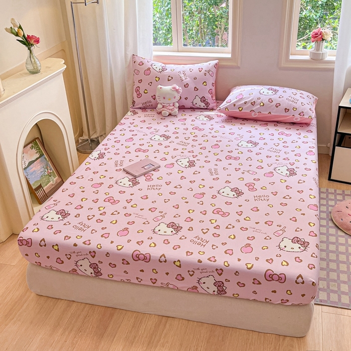 91家纺网 家纺一手货源 找家纺 博雅 2024新款三丽鸥卡通系列全棉印花床笠 心心KT