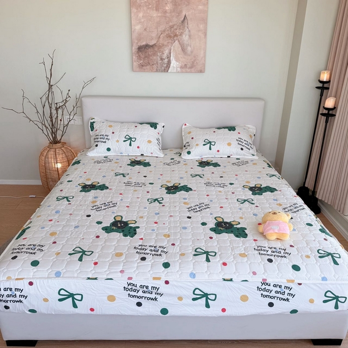 91家纺网 家纺一手货源 找家纺 兜米家居 2024新款云朵水洗纱夹棉单品床笠 多巴胺狗狗