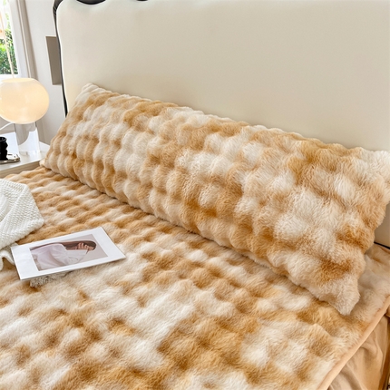 91家纺网 家纺一手货源 找家纺 圣比熊 2025新款兔毛绒双人枕套牛奶绒加长枕芯套雪花绒枕头套 梦幻奶咖