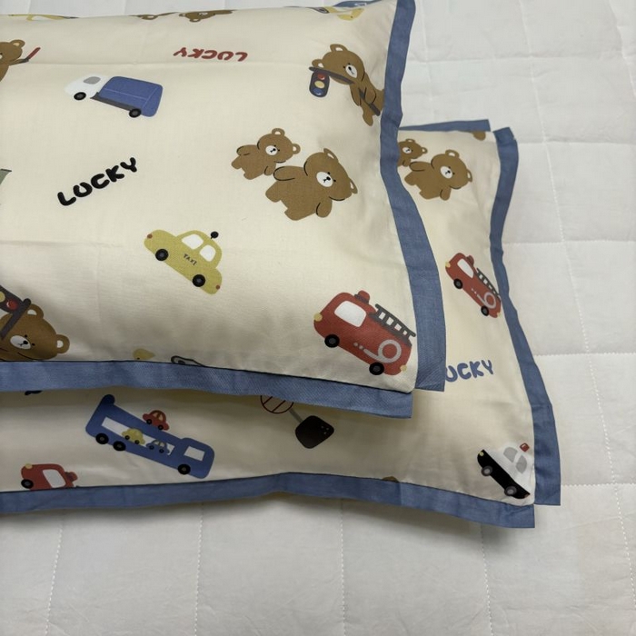 91家纺网 家纺一手货源 找家纺 2024新款A类133x72铂金全棉枕套枕头枕芯七彩童年系列 枕套+枕芯-实拍图 熊熊旅行记