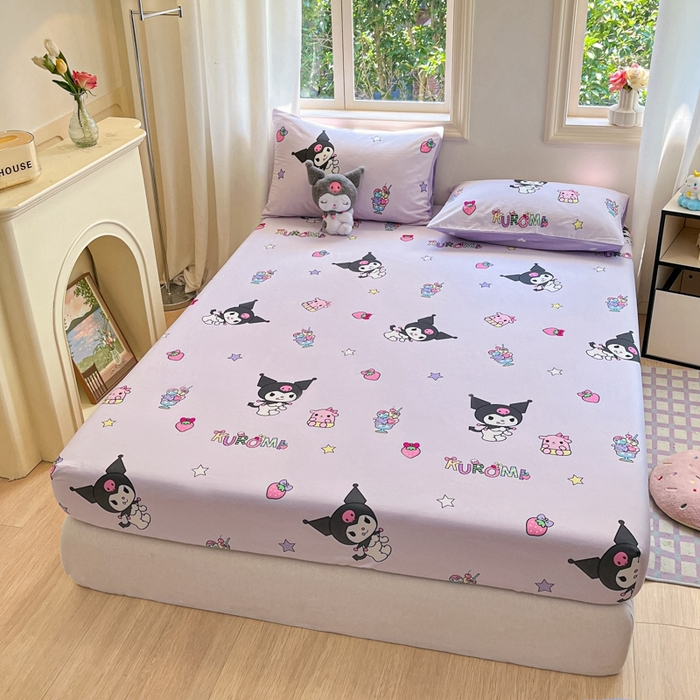 91家纺网 家纺一手货源 找家纺 博雅 2024新款三丽鸥卡通系列全棉印花床笠 草莓库洛米