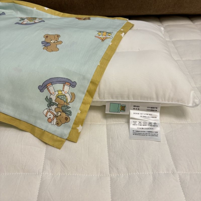 91家纺网 家纺一手货源 找家纺 2024新款A类133x72铂金全棉枕套枕头枕芯七彩童年系列 枕套+枕芯-实拍图 旋转木马