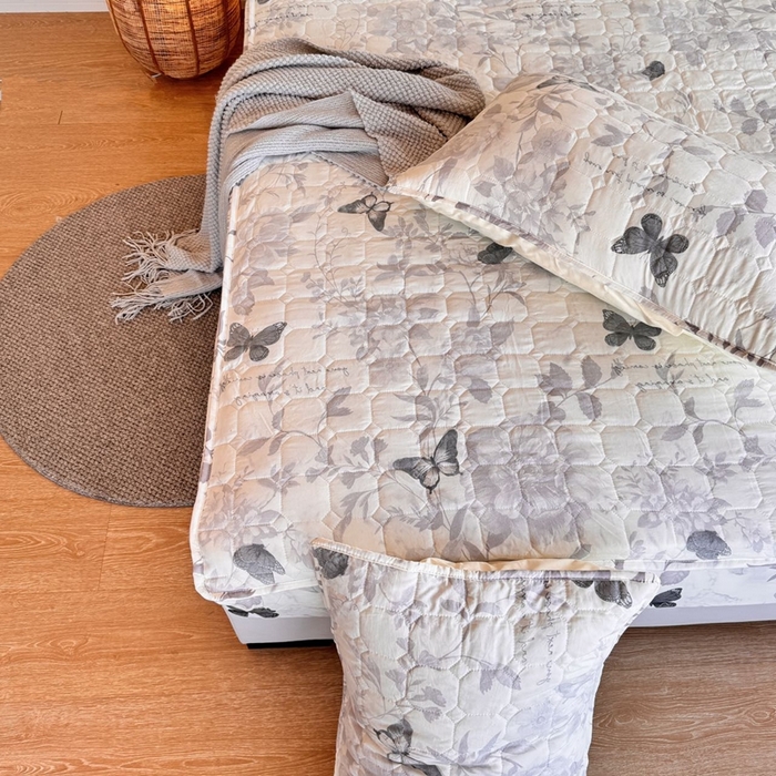 91家纺网 家纺一手货源 找家纺 兜米家居 2024新款云朵水洗纱夹棉单品床笠 蝶舞