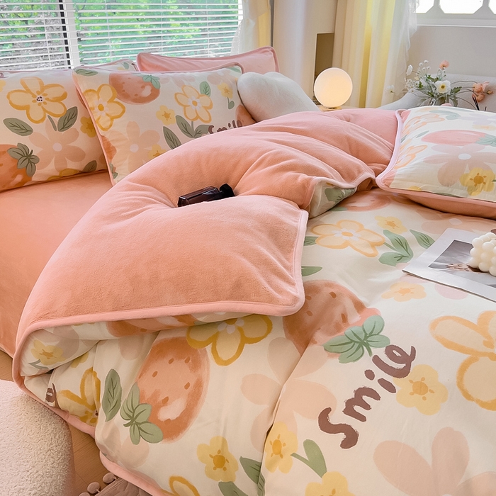 91家纺网 家纺一手货源 找家纺 2024新款全棉加牛奶绒四件套单被套系列-四件套 笑脸草莓