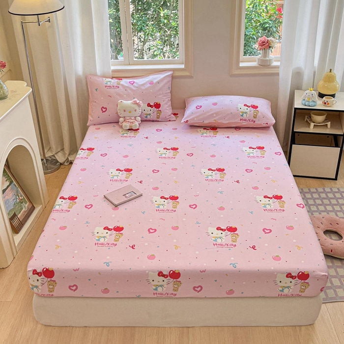 91家纺网 家纺一手货源 找家纺 博雅 2024新款三丽鸥卡通系列全棉印花床笠 小熊苹果KT