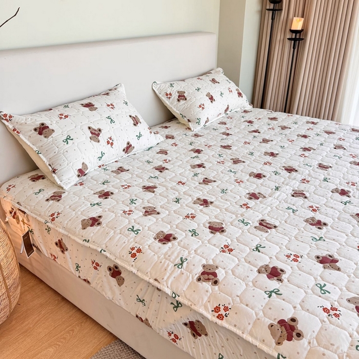 91家纺网 家纺一手货源 找家纺 兜米家居 2024新款云朵水洗纱夹棉单品床笠 玩具小熊