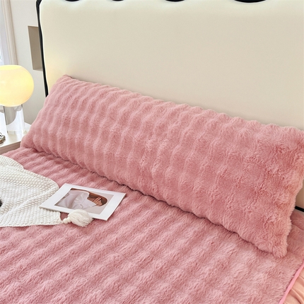 91家纺网 家纺一手货源 找家纺 圣比熊 2025新款兔毛绒双人枕套牛奶绒加长枕芯套雪花绒枕头套 云梦粉