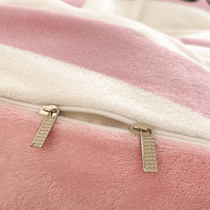 91家纺网 家纺一手货源 找家纺 莱米家纺 2024新款7斤重牛奶绒卡通小版四件套系列 波浪小猫