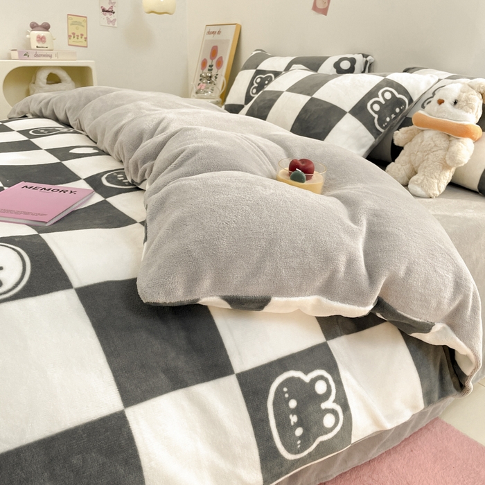 91家纺网 家纺一手货源 找家纺 莱米家纺 2024新款7斤重牛奶绒卡通小版四件套系列 简单时尚