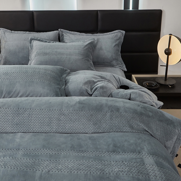 91家纺网 家纺一手货源 找家纺 绣女坊 2024新款雕花绒-大麦四件套 大麦-灰色