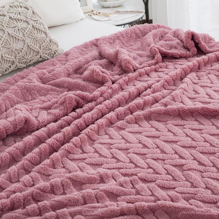 91家纺网 家纺一手货源 找家纺 一左一右 2024秋冬新款高克重单层双面提花塔芙绒毛毯舒棉绒毯多功能毯子外贸跨境电商 玫瑰粉