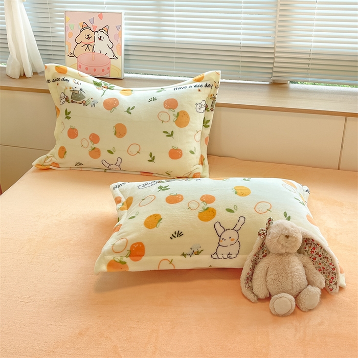 91家纺网 家纺一手货源 找家纺 2024新款A类AB版加厚保暖双面牛奶绒印花四件套--小清新系列 水果小兔