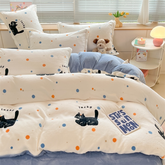 91家纺网 家纺一手货源 找家纺 2024新款A类AB版加厚保暖双面牛奶绒印花四件套--小清新系列 白底小猫