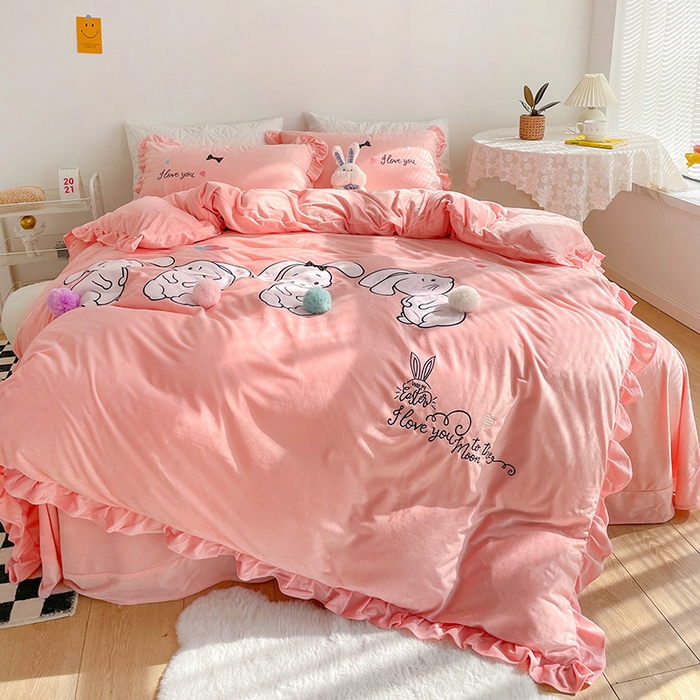 91家纺网 家纺一手货源 找家纺 梵克保罗 2024新款卡通韩版婴儿绒绣花四件套萌萌兔