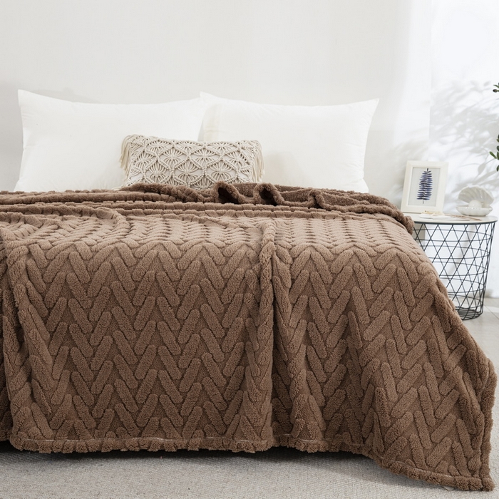 91家纺网 家纺一手货源 找家纺 一左一右 2024秋冬新款高克重单层双面提花塔芙绒毛毯舒棉绒毯多功能毯子外贸跨境电商 咖色