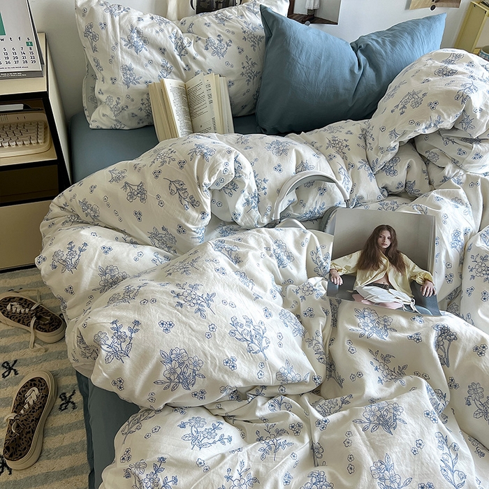 91家纺网 家纺一手货源 找家纺 原素 2024学生季专属A类水洗棉印花四件套 素描蓝叶