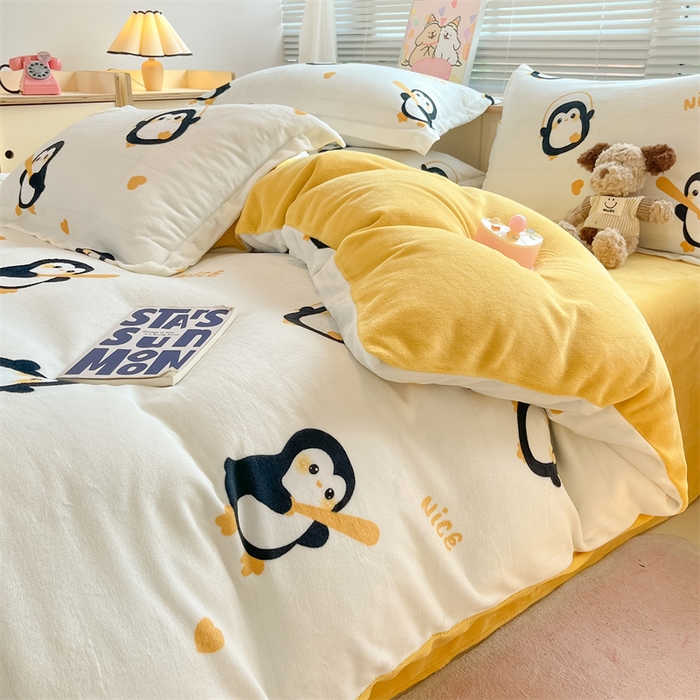 91家纺网 家纺一手货源 找家纺 2024新款A类AB版加厚保暖双面牛奶绒印花四件套--小清新系列 字母企鹅