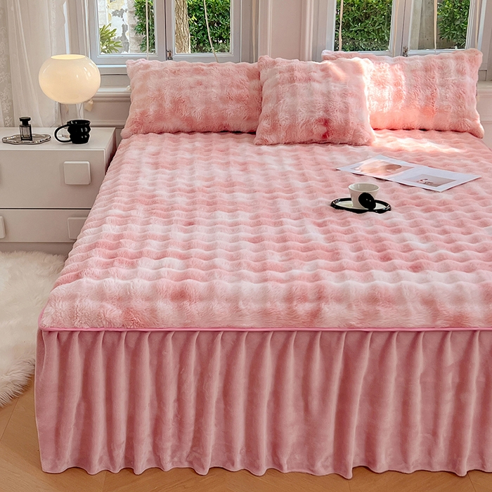 91家纺网 家纺一手货源 找家纺 梦舒羽 2025新款兔毛绒床裙水晶绒床垫保护罩牛奶绒床垫床单罩 梦幻樱粉